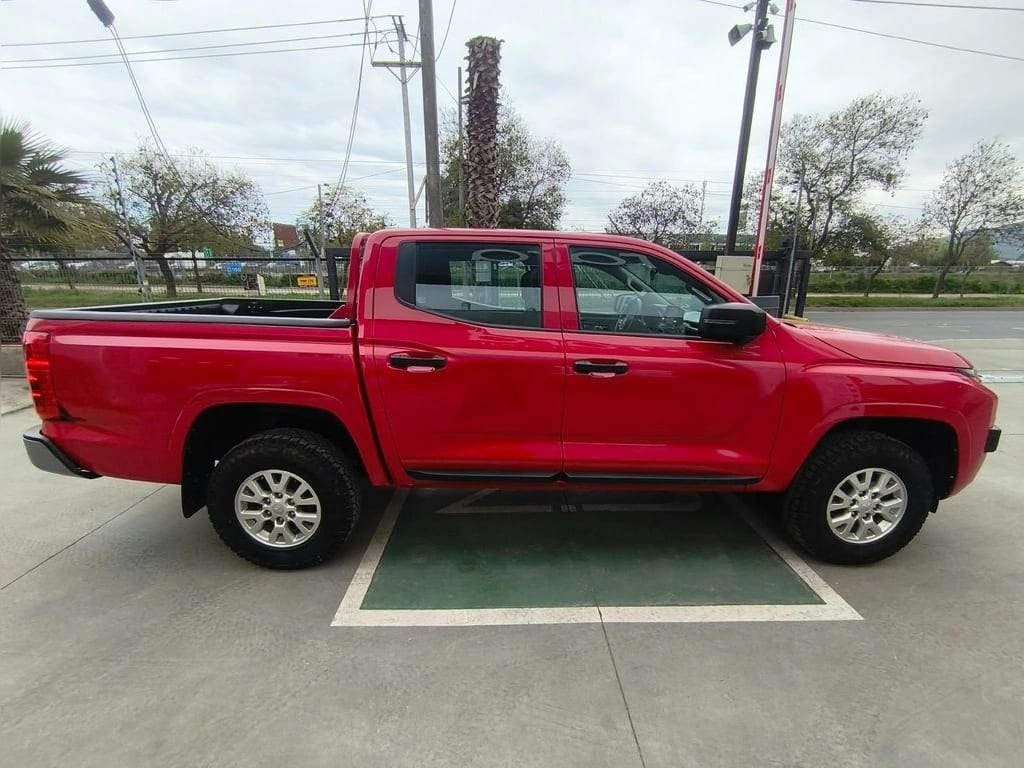 Mitsubishi L200 Katana Xrt 2.4 Mt 4x4 año 2024
