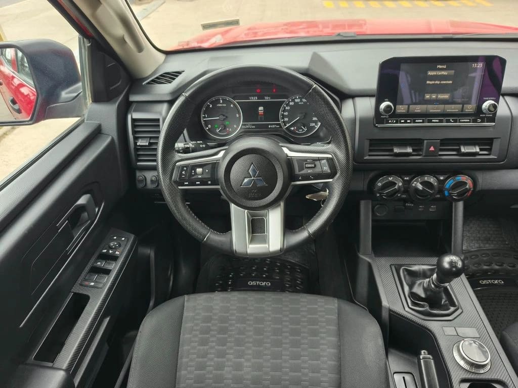 Mitsubishi L200 Katana Xrt 2.4 Mt 4x4 año 2024