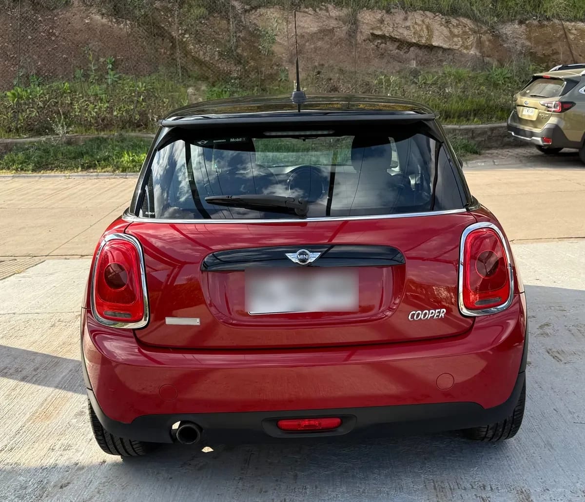 MINI F56 1.5 Black Mt año 2018