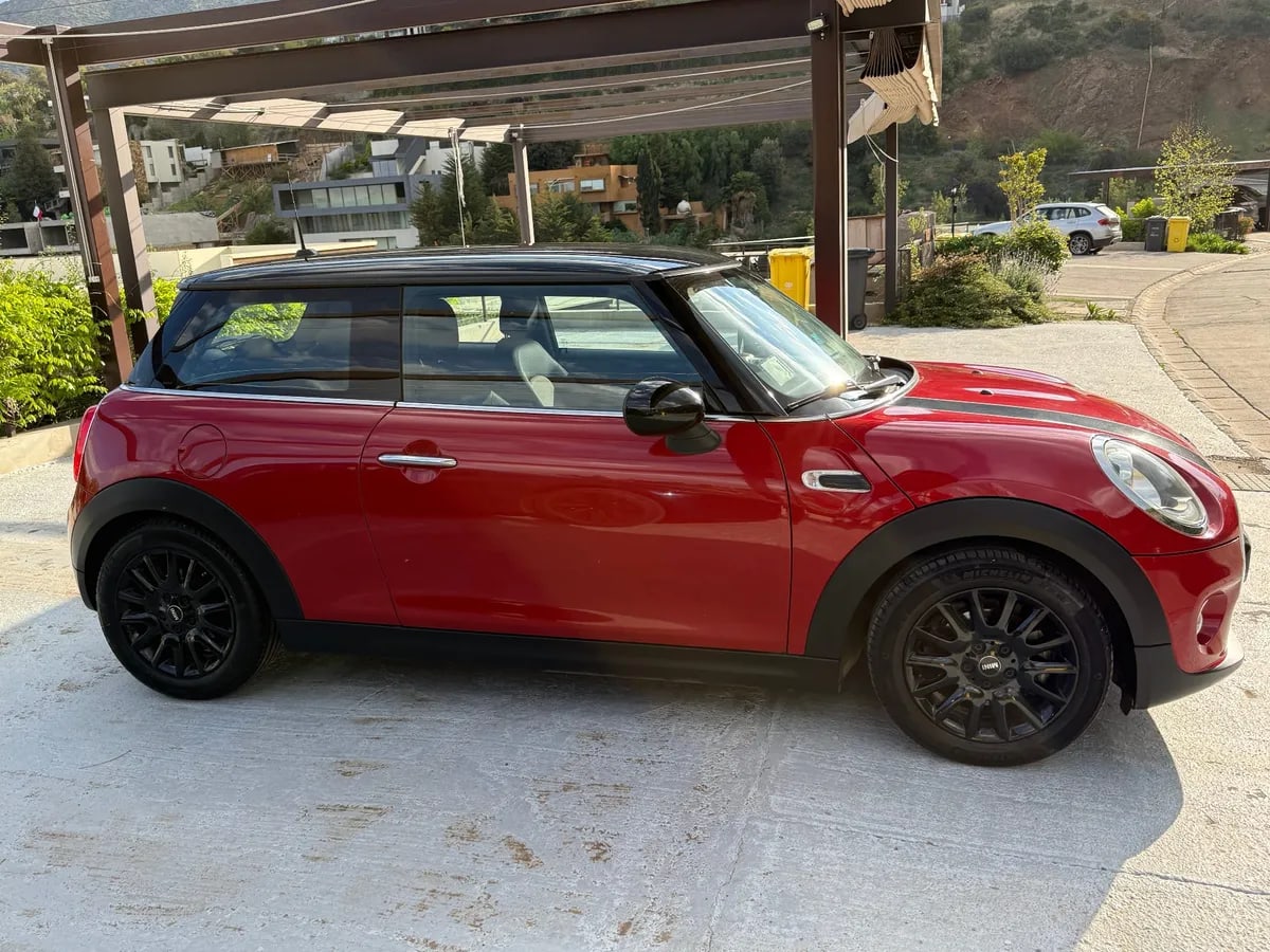 MINI F56 1.5 Black Mt año 2018
