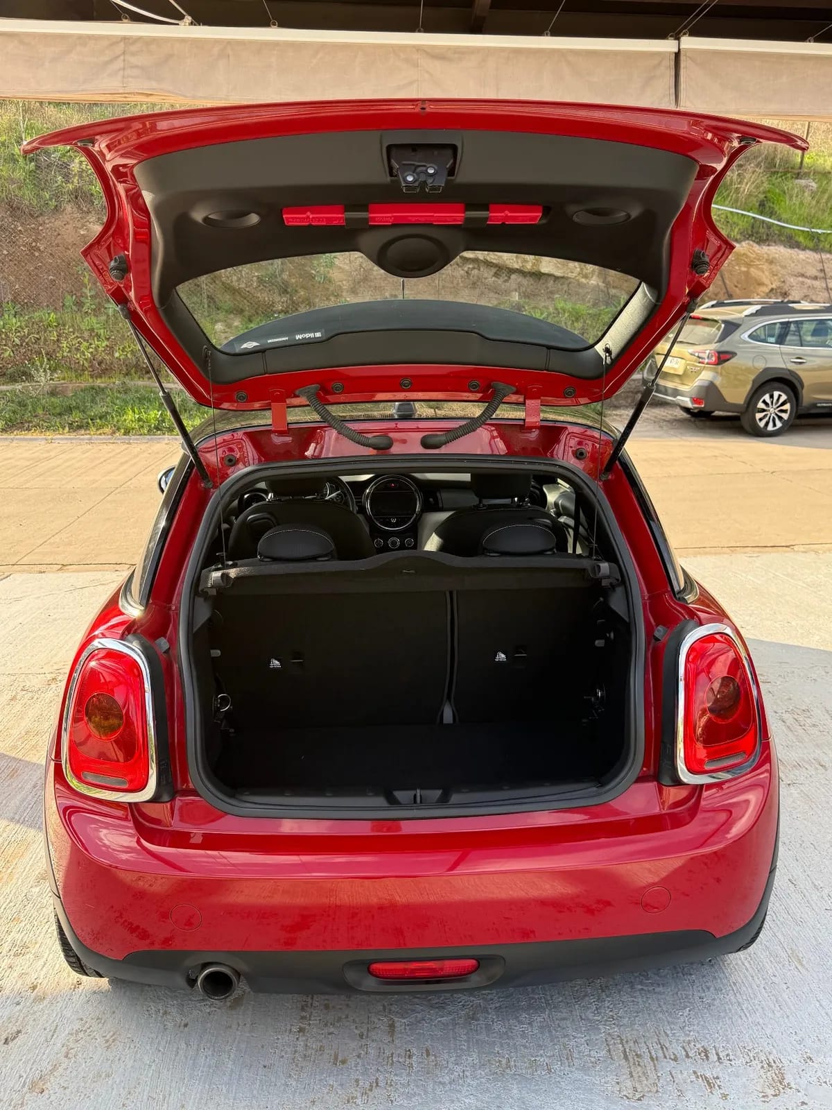 MINI F56 1.5 Black Mt año 2018