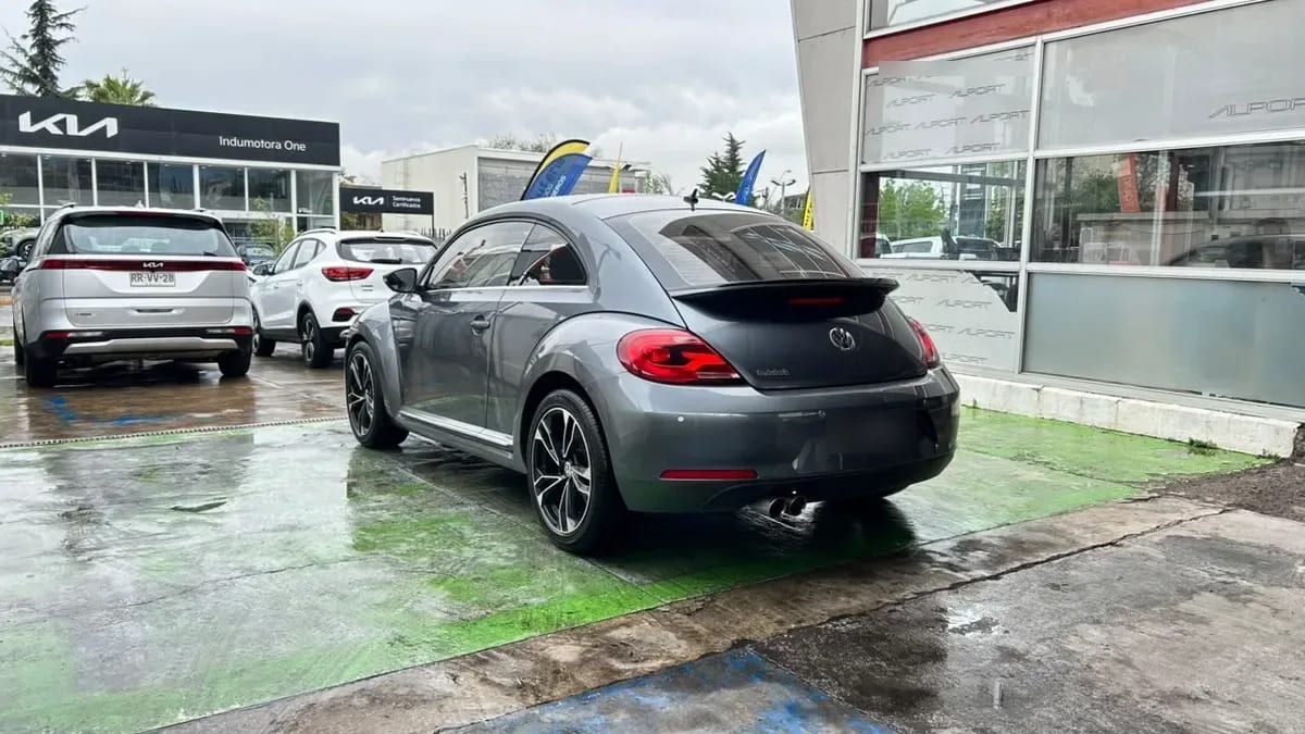 Volkswagen Beetle 1.4 Design 4x2 At 3p año 2015