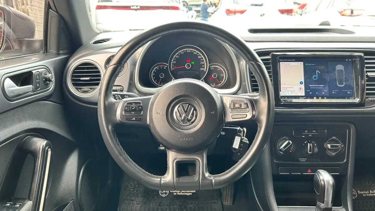 Volkswagen Beetle 1.4 Design 4x2 At 3p año 2015