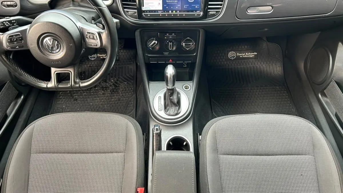 Volkswagen Beetle 1.4 Design 4x2 At 3p año 2015
