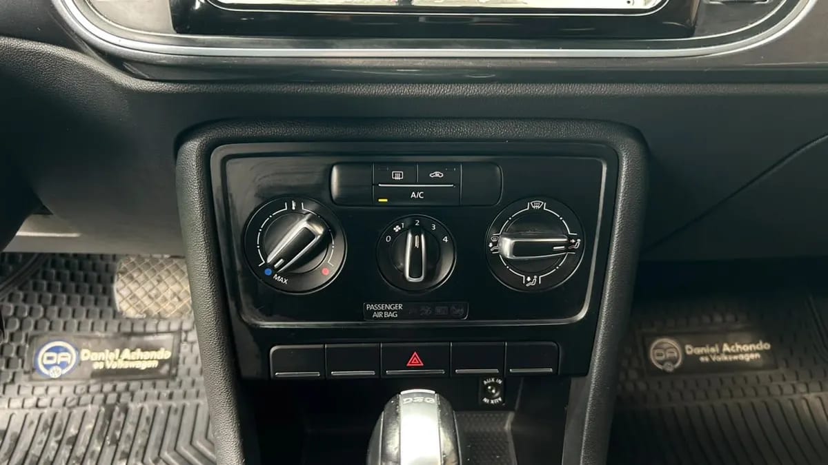 Volkswagen Beetle 1.4 Design 4x2 At 3p año 2015