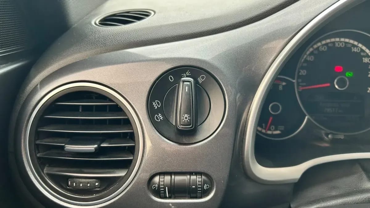 Volkswagen Beetle 1.4 Design 4x2 At 3p año 2015