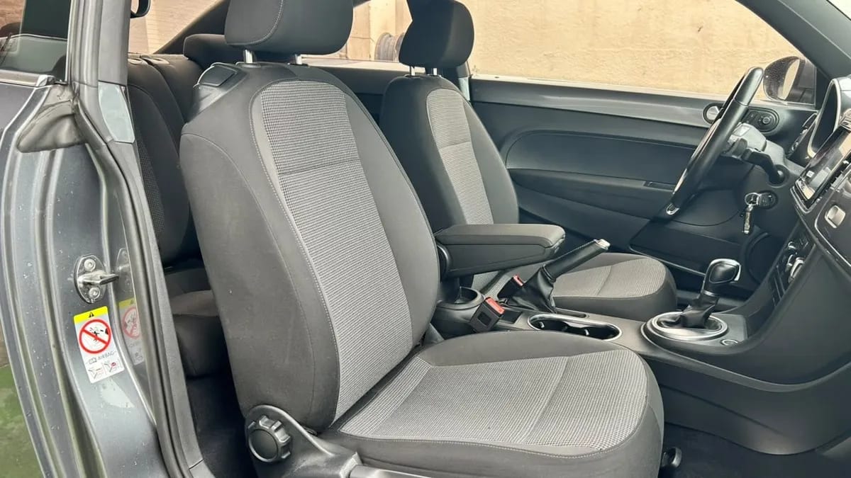 Volkswagen Beetle 1.4 Design 4x2 At 3p año 2015