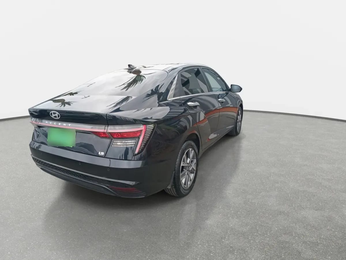 Hyundai Accent 1.5 Desing 4x2 At 4p año 2025