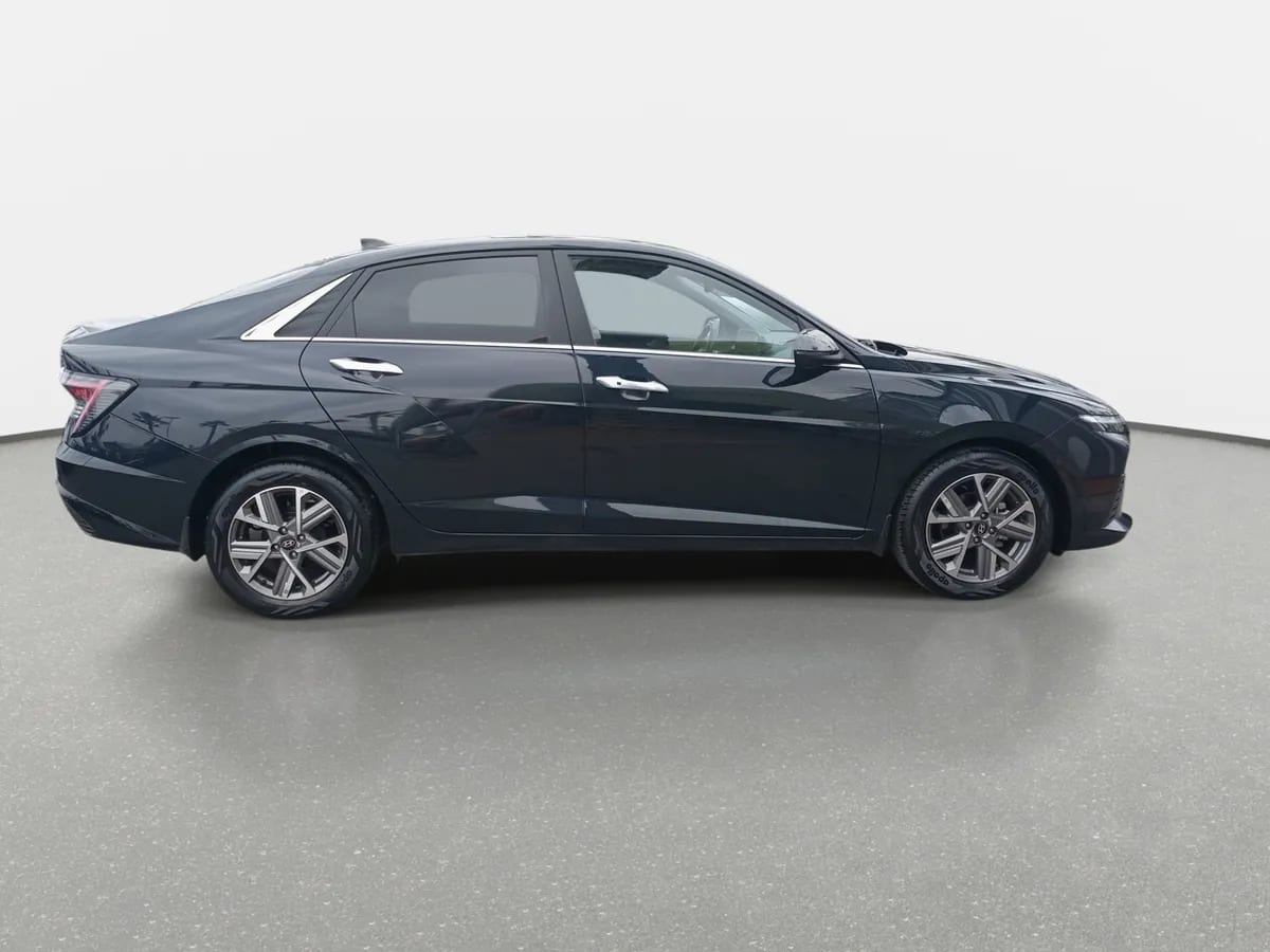 Hyundai Accent 1.5 Desing 4x2 At 4p año 2025