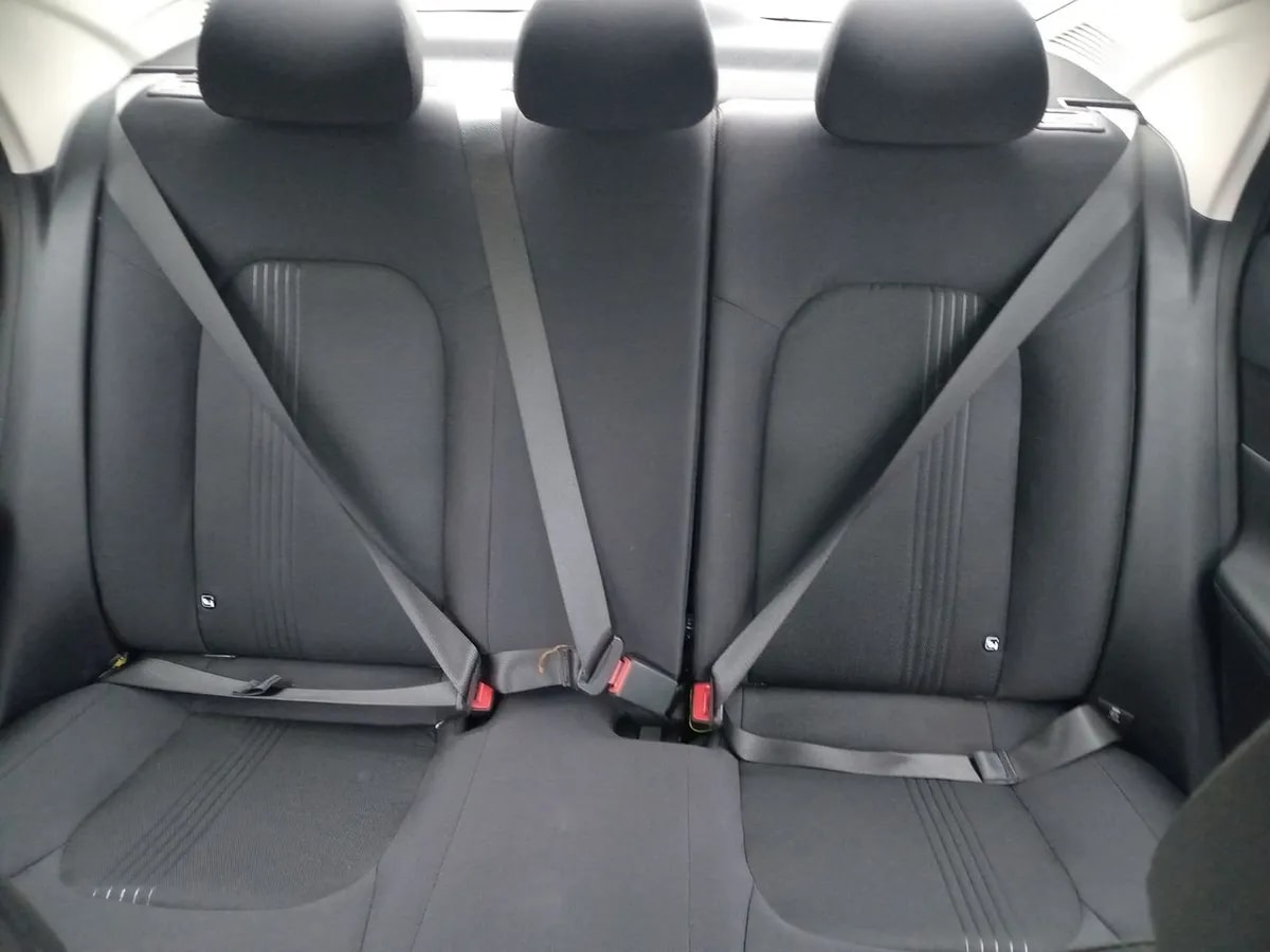 Hyundai Accent 1.5 Desing 4x2 At 4p año 2025