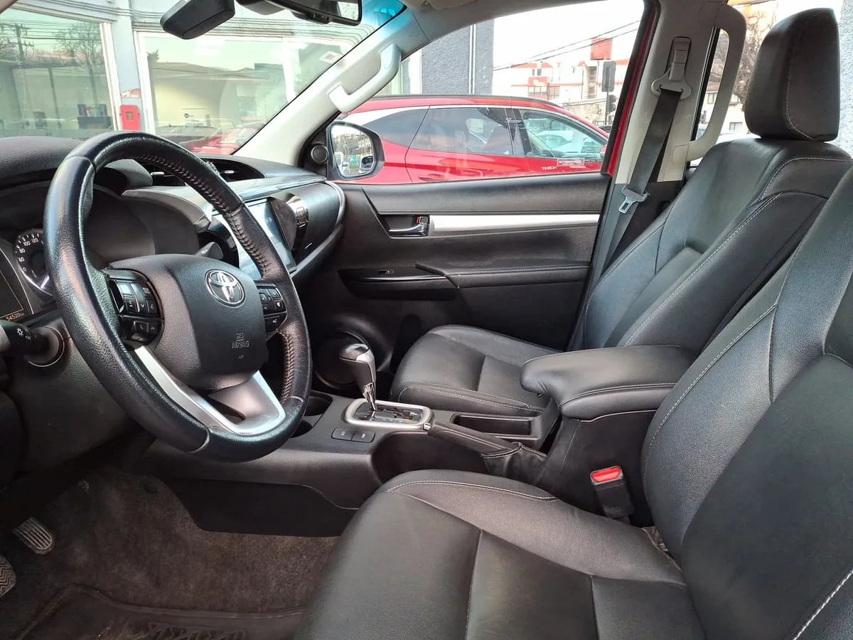 Toyota Hilux 2.8 Srv Diesel 4x4 Dob. Cab. At 4p año 2024