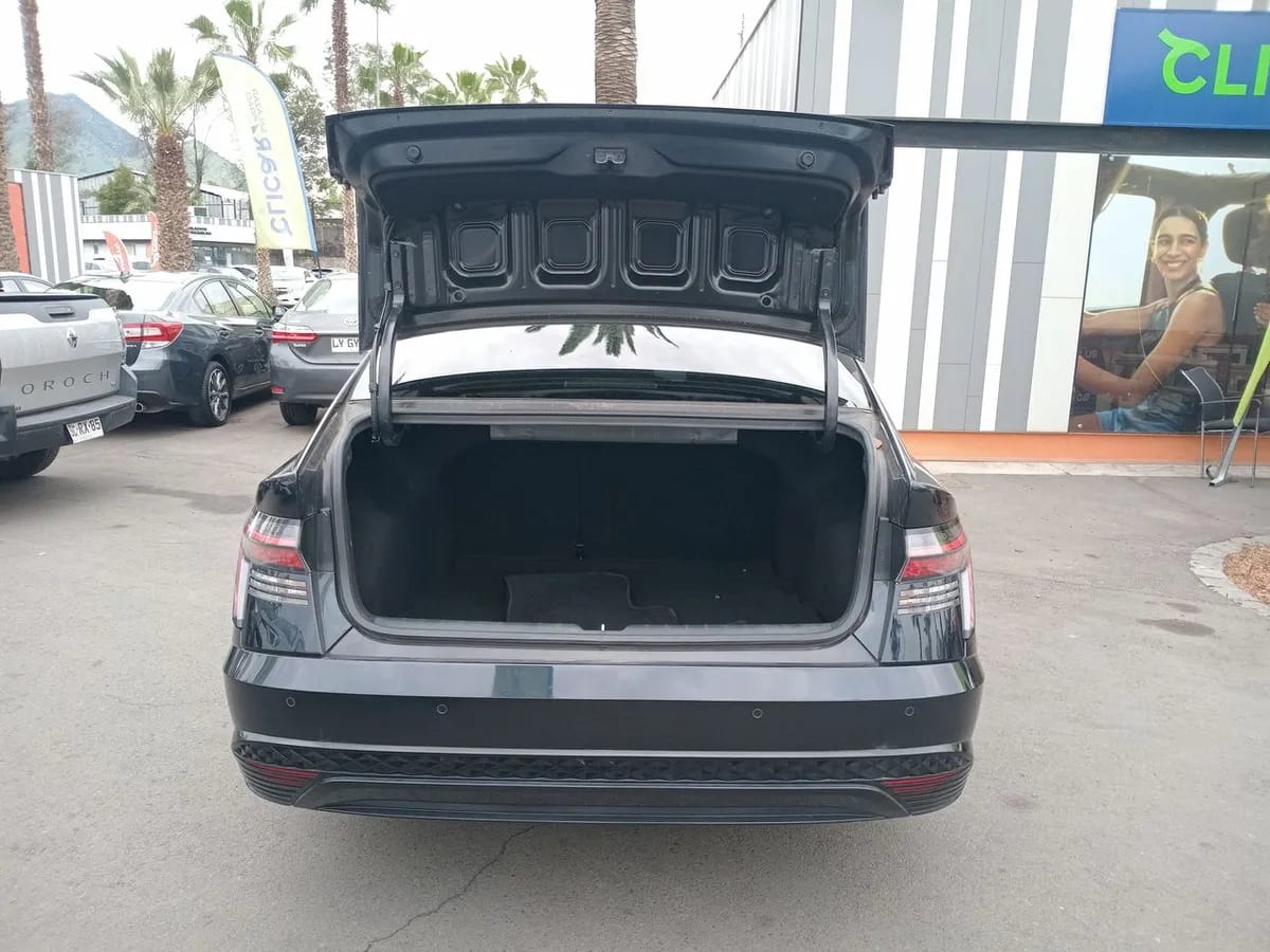 Hyundai Accent 1.5 Desing 4x2 At 4p año 2025