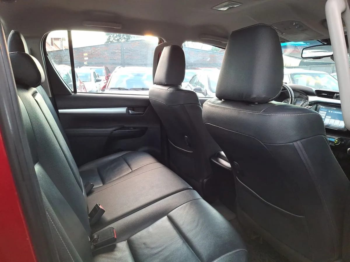 Toyota Hilux 2.8 Srv Diesel 4x4 Dob. Cab. At 4p año 2024