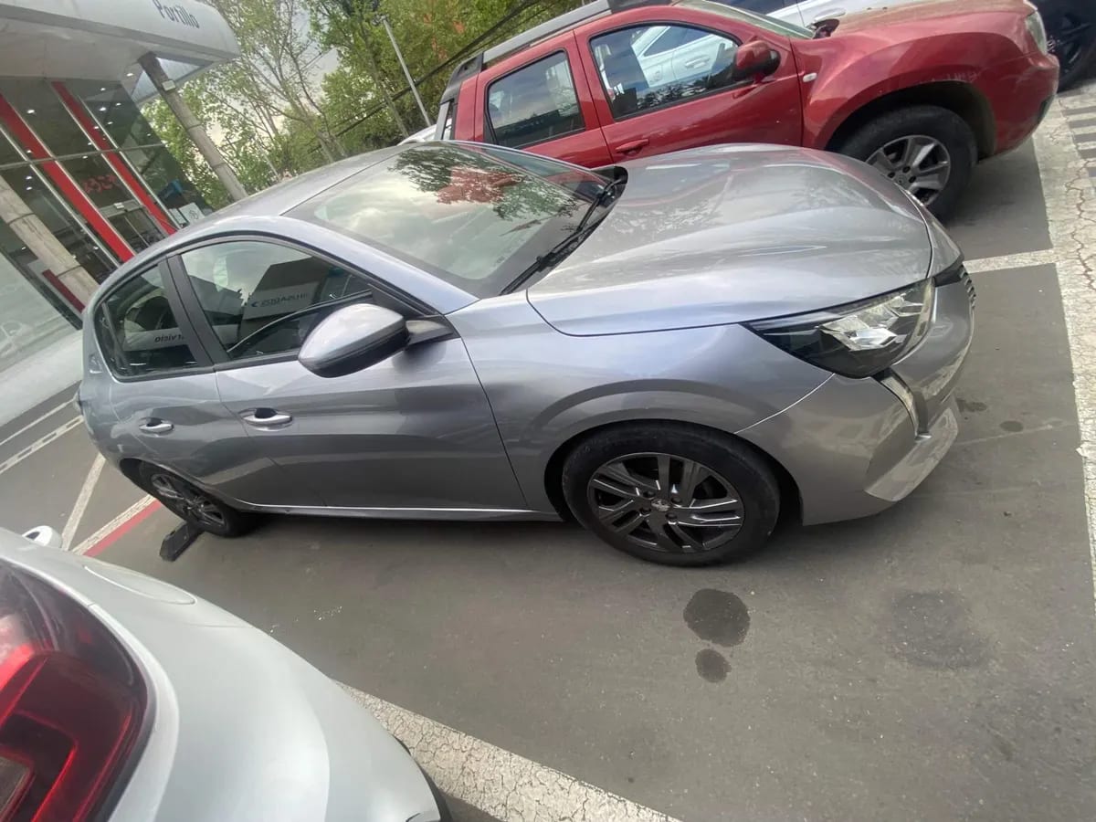 Peugeot 208 1.2 Signature Puretech 4x2 82 Mt5 5p año 2021