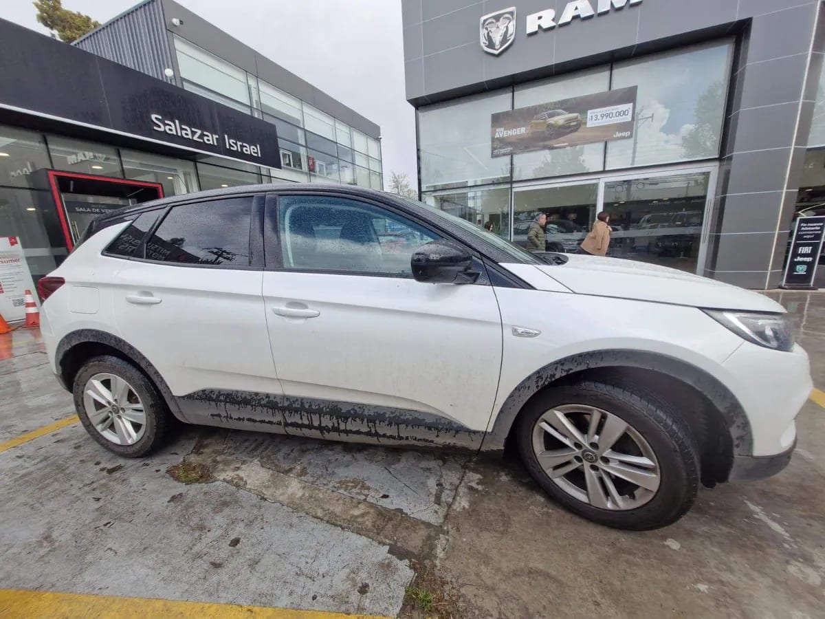 Opel Grandland 1.2t Dynamic 4x2 Mt6 5p año 2021