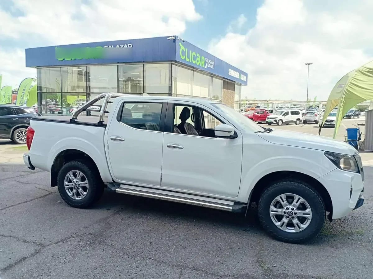 Nissan Navara 2.3d Xe Diesel 4x2 Dob.cab. Mt 4p año 2022