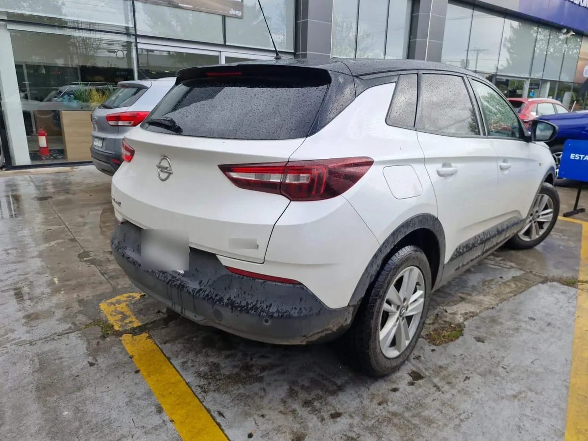 Opel Grandland 1.2t Dynamic 4x2 Mt6 5p año 2021