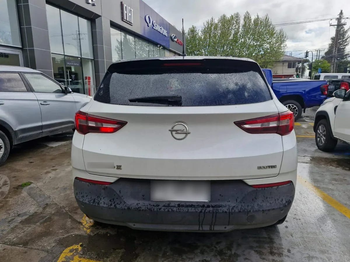 Opel Grandland 1.2t Dynamic 4x2 Mt6 5p año 2021
