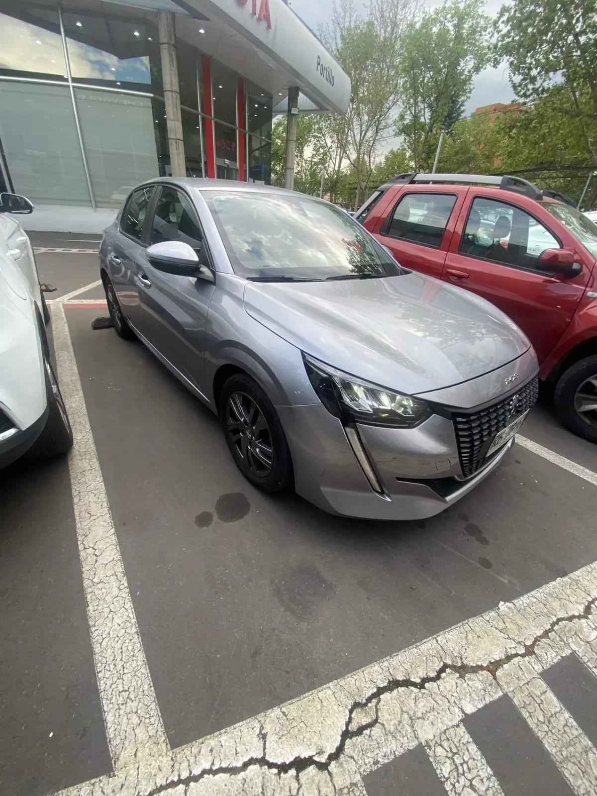 Peugeot 208 1.2 Signature Puretech 4x2 82 Mt5 5p año 2021