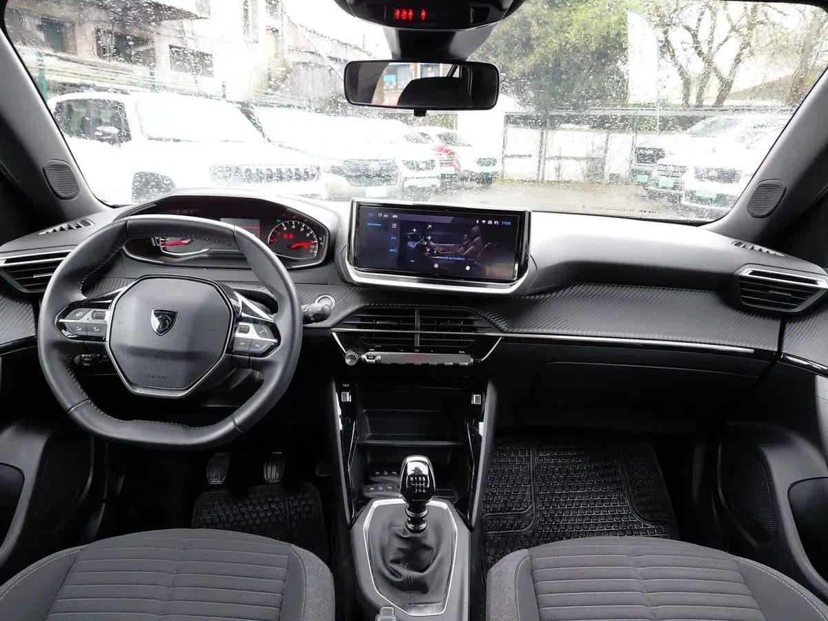 Peugeot 2008 1.2 Active Pack Puretech 130hp 4x2 Mt 5p año 2024