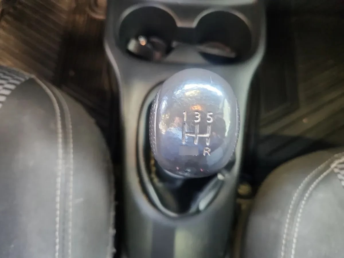Nissan Versa 1.6 Sense 4x2 Mt 4p año 2021