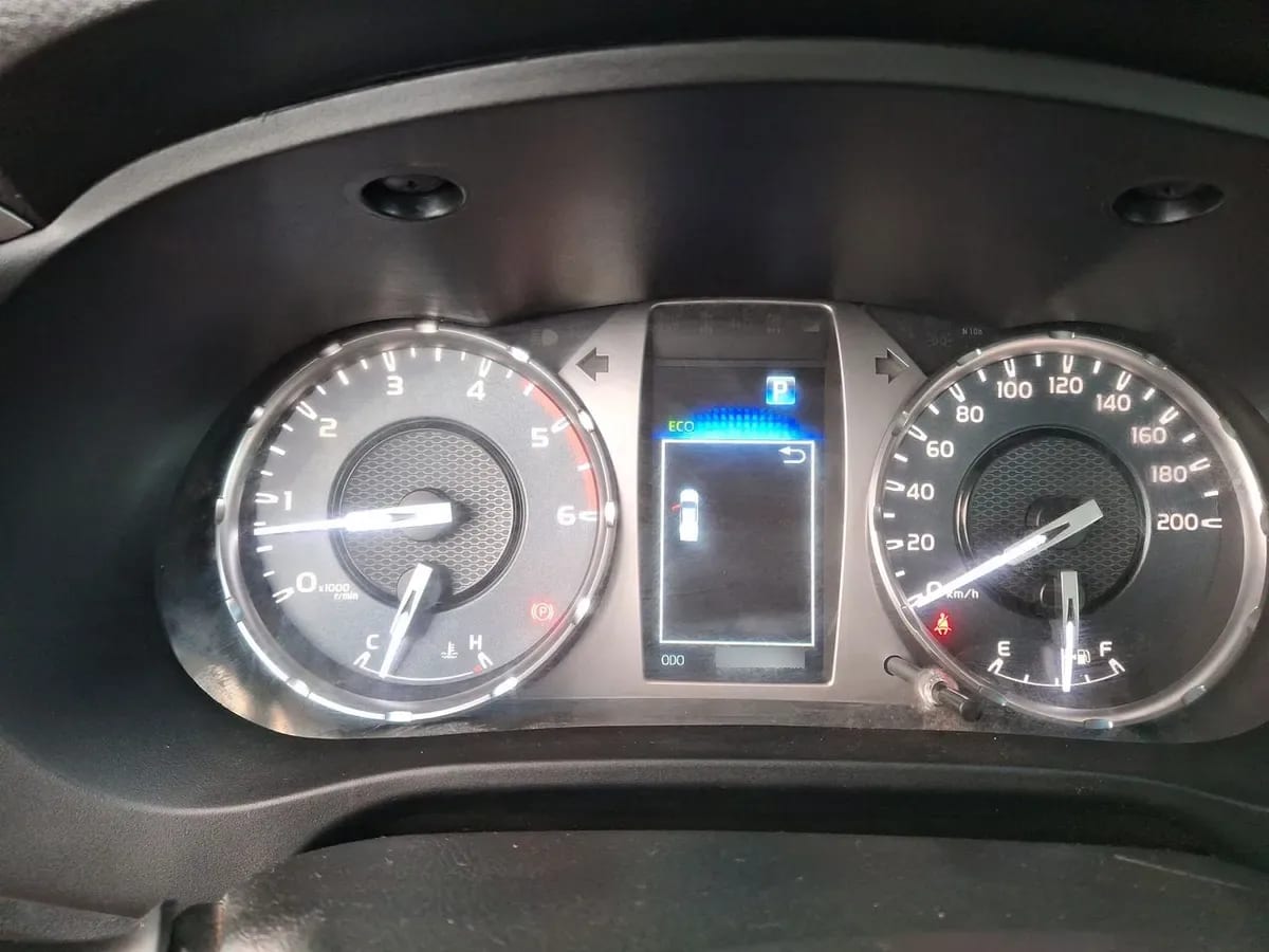 Toyota Hilux 2.8 Srv Diesel 4x4 Dob. Cab. At 4p año 2024
