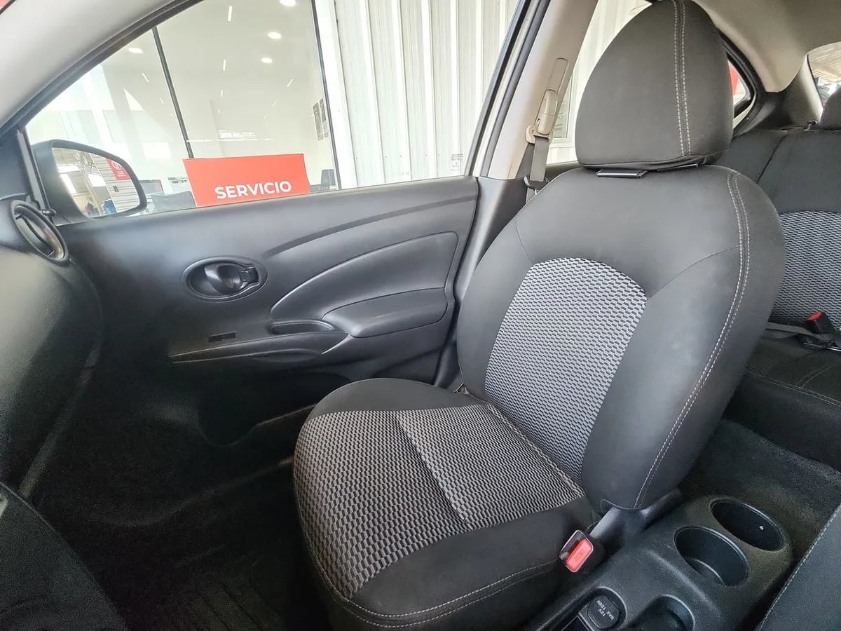 Nissan Versa 1.6 Sense 4x2 Mt 4p año 2021