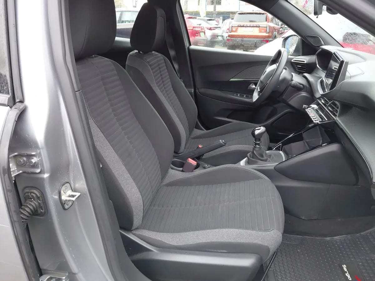 Peugeot 2008 1.2 Active Pack Puretech 130hp 4x2 Mt 5p año 2024