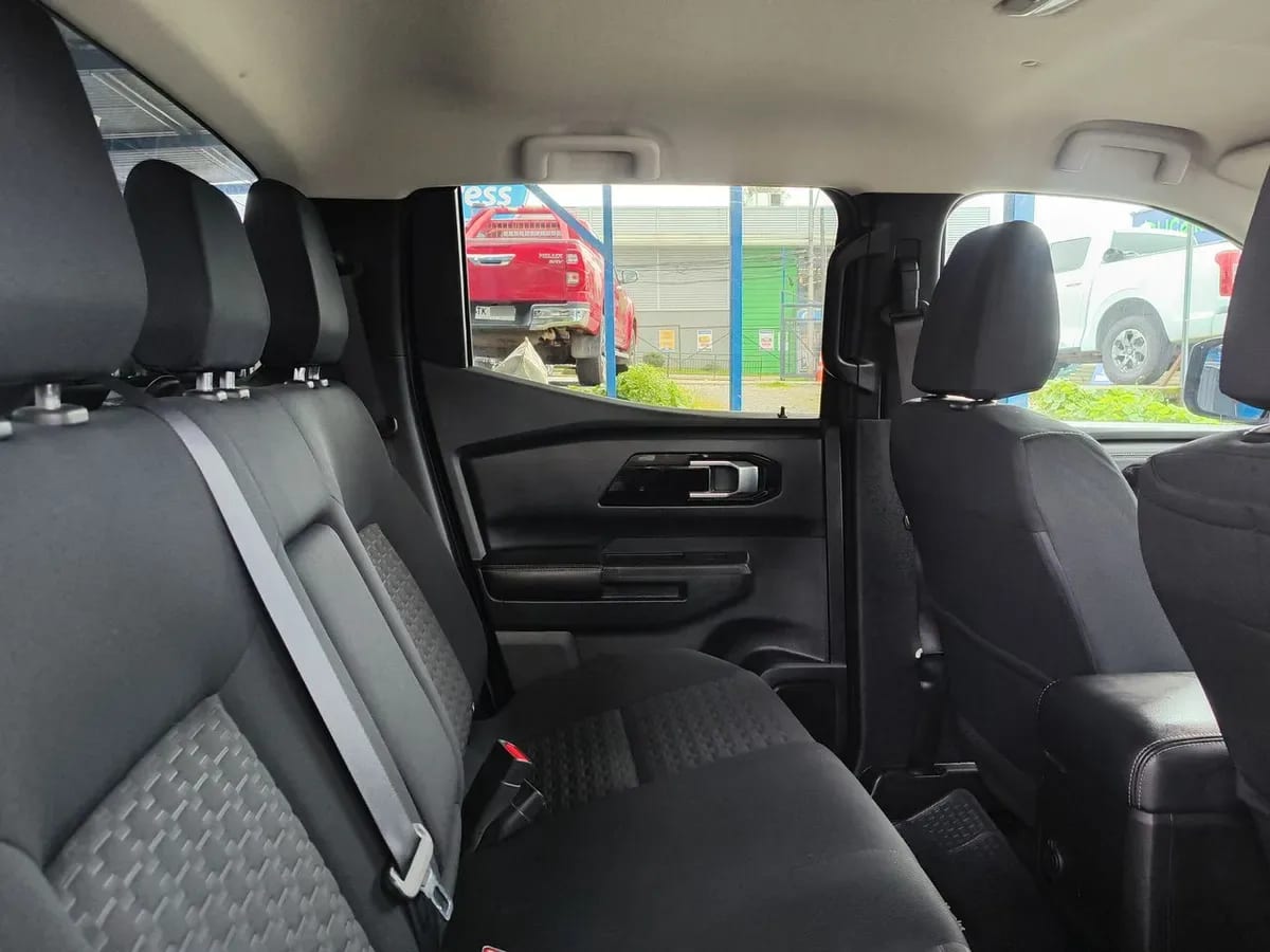 Mitsubishi L200 2.4 Dakar Xr Diesel 4x4 Dob. Cab. Euro6 Mt 4p año 2025
