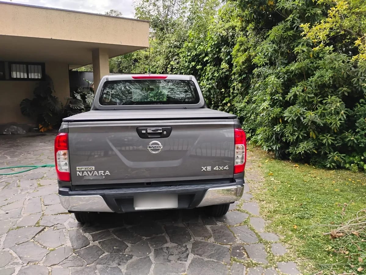 NISSAN NP300 2.3 D Navara Dc Xe Mt 4x4 Diesel año 2020