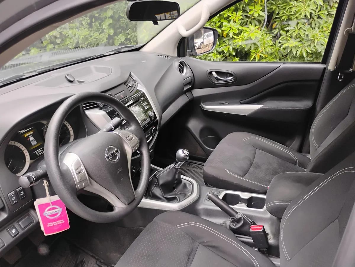 NISSAN NP300 2.3 D Navara Dc Xe Mt 4x4 Diesel año 2020