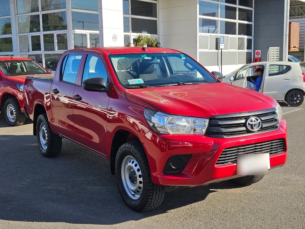 Toyota Hilux Dx Dcab Mt 4x4 2.4 año 2024