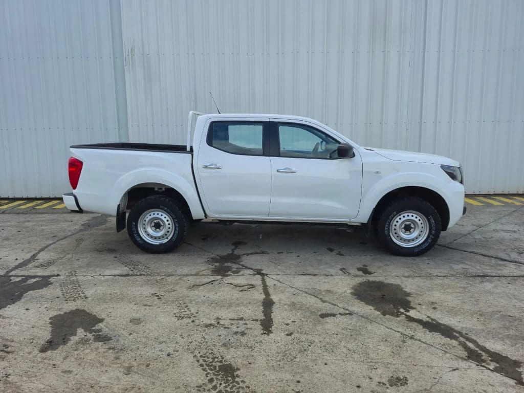 Nissan Navara Navara Se D Cab Mt 4x4 2.3 año 2023