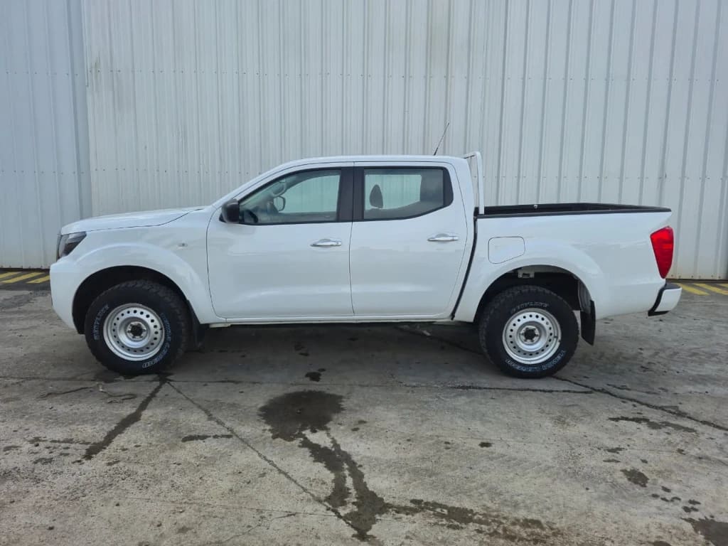 Nissan Navara Navara Se D Cab Mt 4x4 2.3 año 2023
