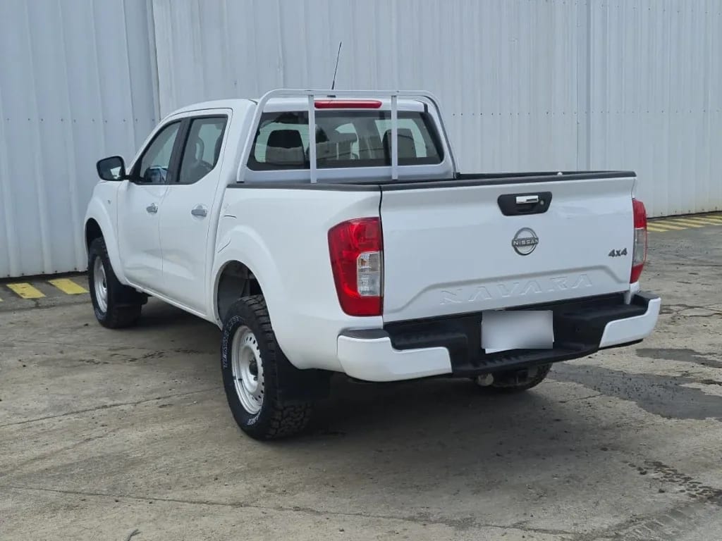Nissan Navara Navara Se D Cab Mt 4x4 2.3 año 2023