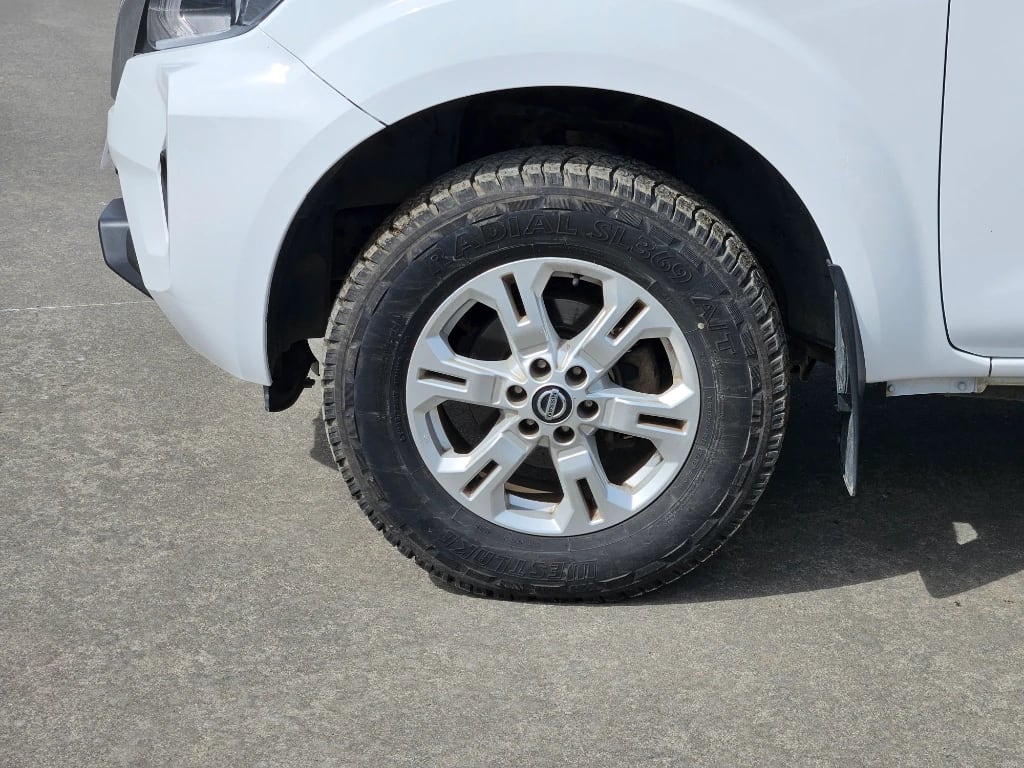 Nissan Navara Navara Dc 4x2 2.3tdi Xe año 2021