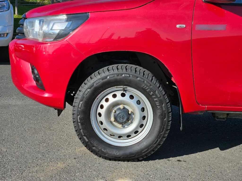 Toyota Hilux Dx Dcab Mt 4x4 2.4 año 2024