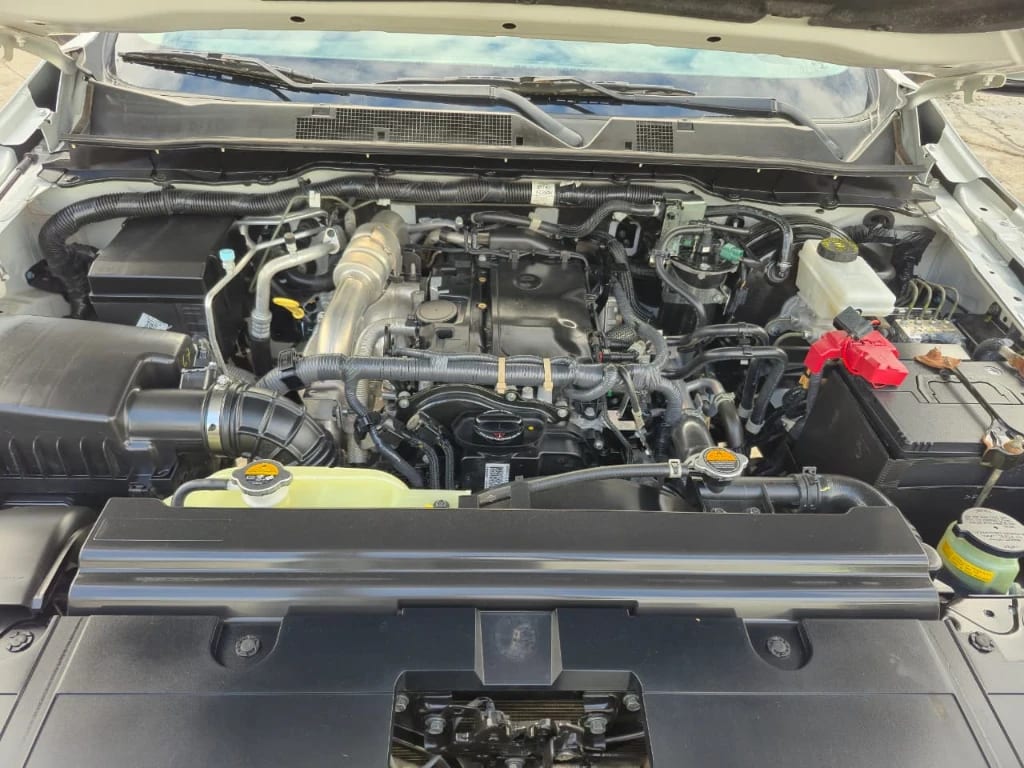 Nissan Navara Navara Se D Cab Mt 4x4 2.3 año 2023