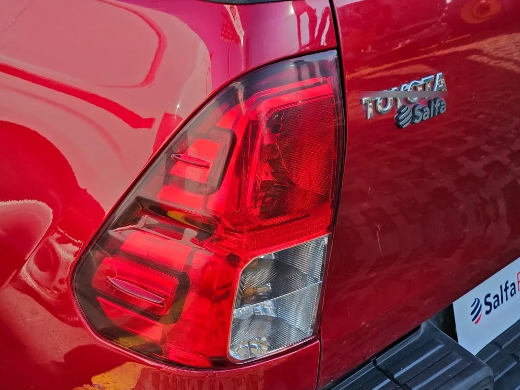 Toyota Hilux Dx Dcab Mt 4x4 2.4 año 2024