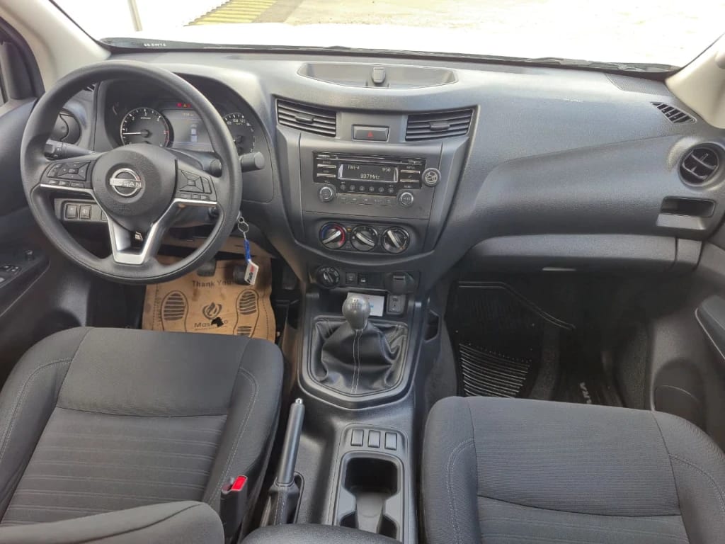 Nissan Navara Navara Se D Cab Mt 4x4 2.3 año 2023