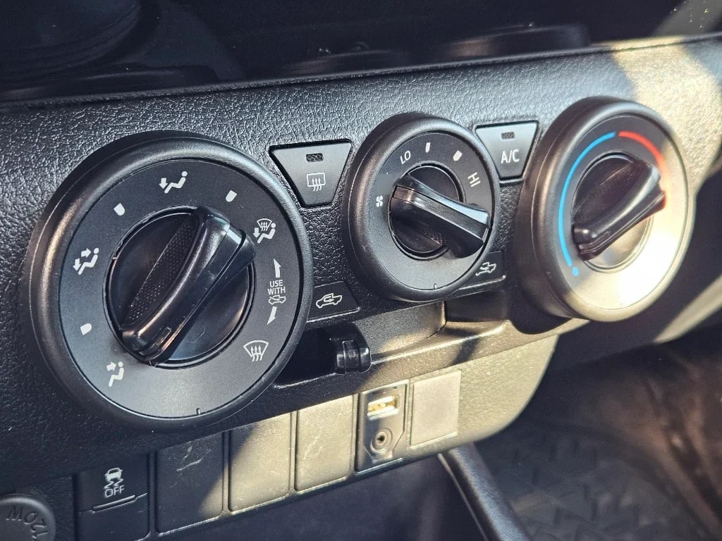 Toyota Hilux Dx Dcab Mt 4x4 2.4 año 2024