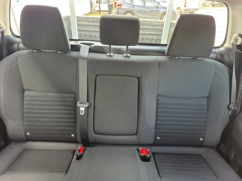 Nissan Navara Navara Se D Cab Mt 4x4 2.3 año 2023