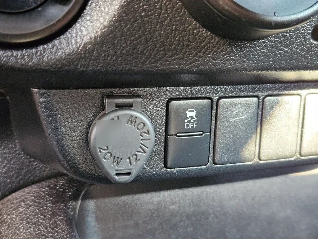 Toyota Hilux Dx Dcab Mt 4x4 2.4 año 2024