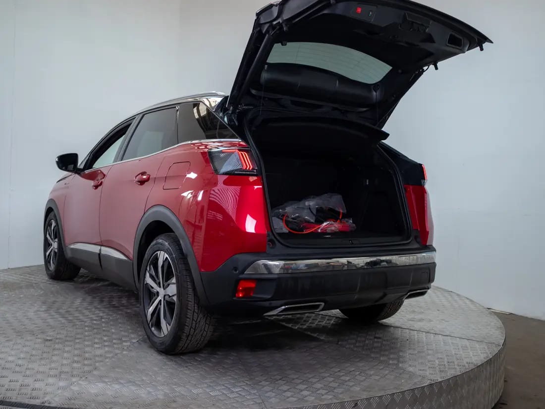 Peugeot 3008 3008 Hybrid 300 4x4 1.6 Aut año 2025