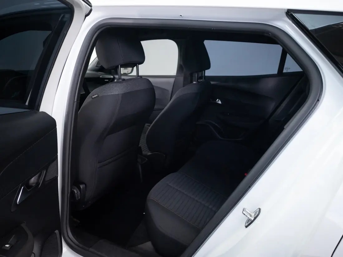 Peugeot New 2008 1.2 Active Pack Puretech 130 Mt año 2023