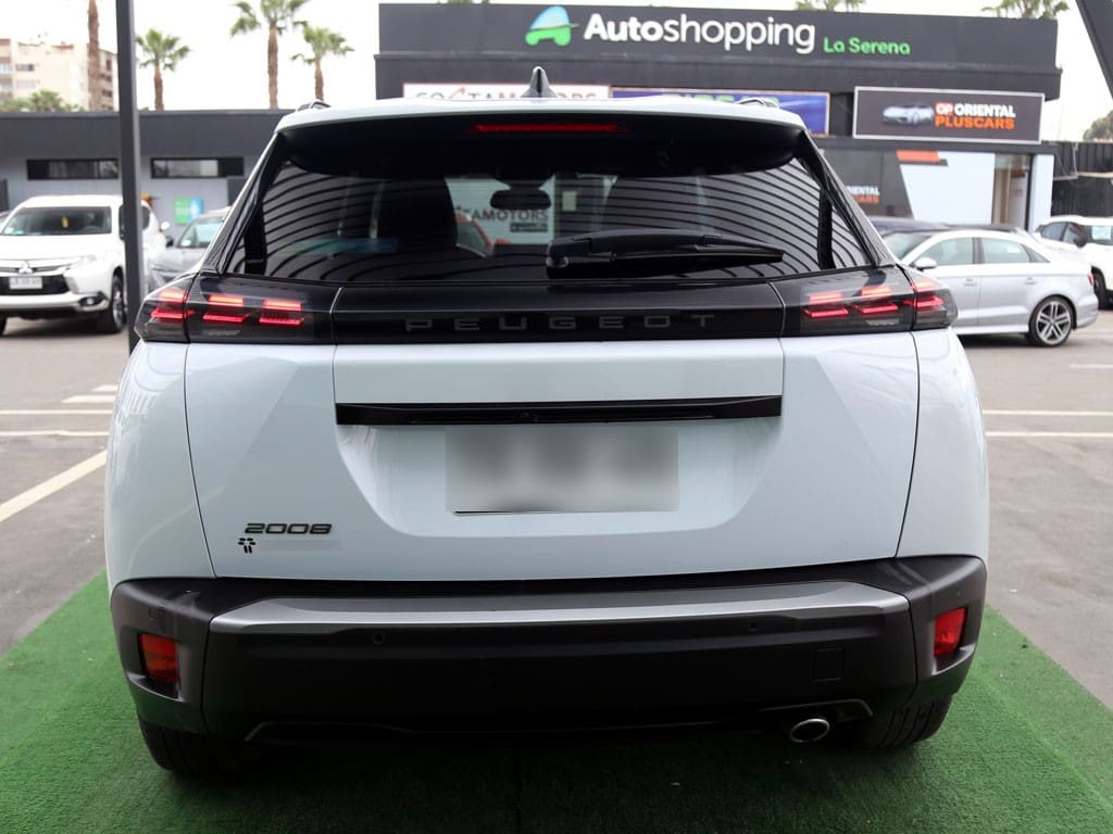Peugeot 2008 Blue Hdi 1.5 Aut año 2025