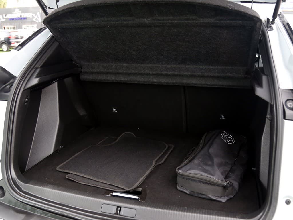 Peugeot 2008 Blue Hdi 1.5 Aut año 2025