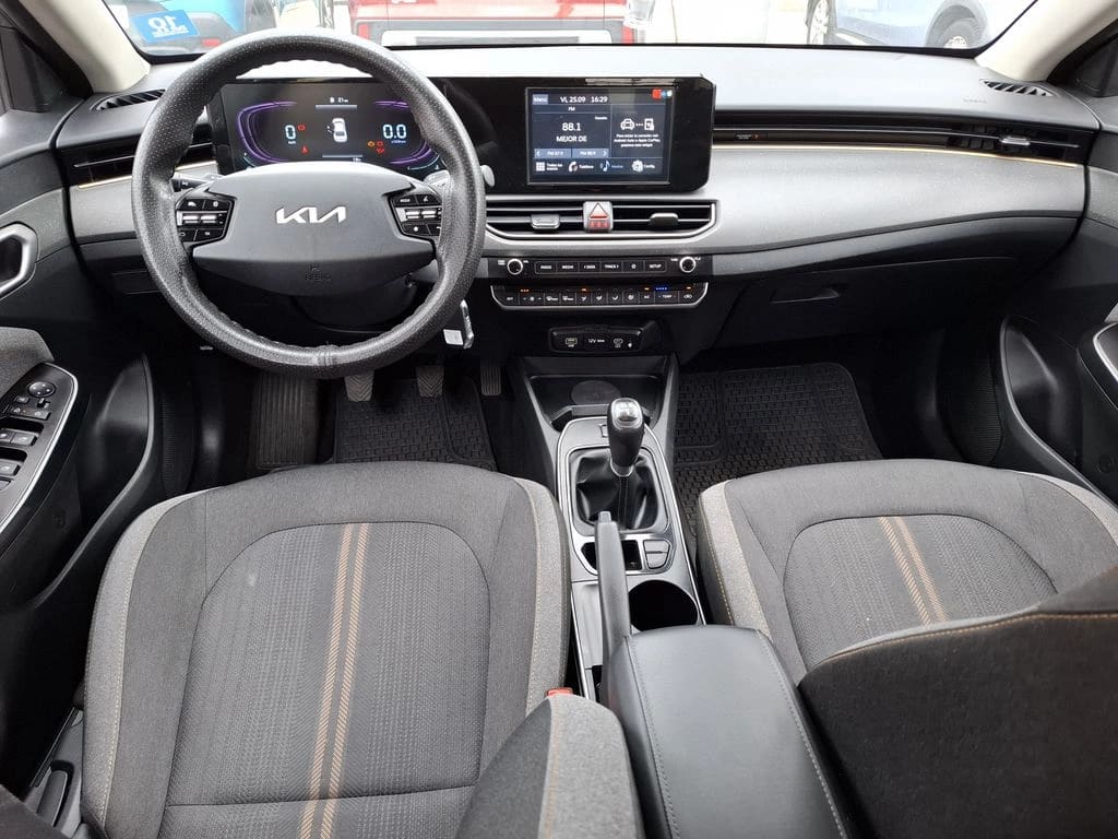 Kia K3 1.6 Ex 4x2 Mt 4p año 2024