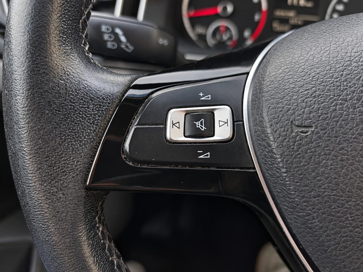 Volkswagen Virtus Mt5 Trendline Esc año 2019