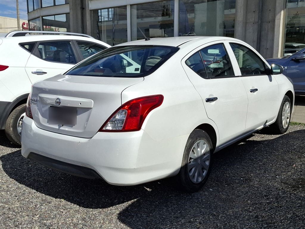 Nissan Versa 1.6 Sense 4x2 Mt 4p año 2020